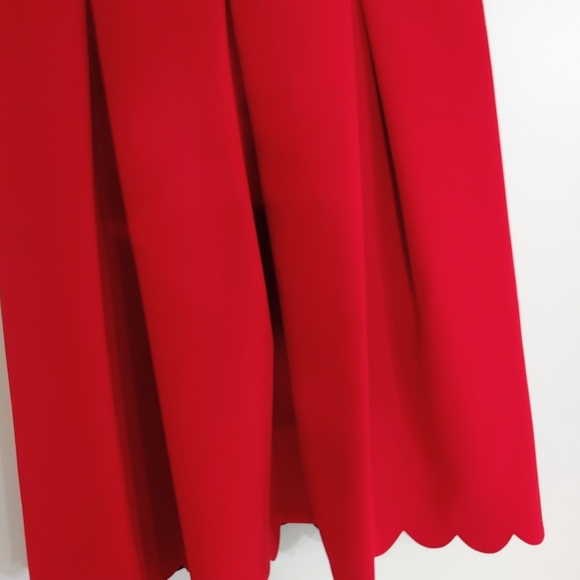 Scalloped red dress - Picture 2 of 2